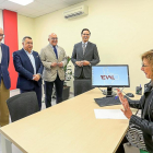 Víctor Bartolomé, José Manuel Barrio, Jesús Julio Carnero y Guzmán Gómez ayer, en la nueva oficina de Reval.-EL MUNDO