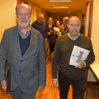 De la Riva y Alfredo Blanco y detrás  concejales del PP con Manuel Sánchez, a la llegada a la sede del PP.-J.M. LOSTAU