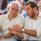 Josep Borrell y Óscar Puente, en septiembre de 2018 cuando el hoy jefe de la diplomacia europea arropaba al ex regidor en la presentación de su candidatura a las municiapales.-ICAL.