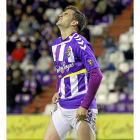 Juan Villar lamenta una de las oportunidades desaprovechadas anoche frente al Zaragoza.-J. M. LOSTAU