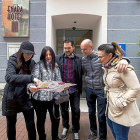 Un grupo de turistas delante de uno de los establecimientos hoteleros de Valladolid.-MIGUEL ANGEL SANTOS/PHOTOGENIC