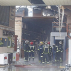 En las labores de extinción intervinieron cuatro dotaciones del parque de Bomberos de Valladolid y una más de la Diputación.-Pablo Requejo