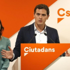 Los dirigentes de Ciudadanos Albert Rivera e Inés Arrimadas este viernes en rueda de prensa en Barcelona.-