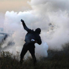 Imágenes de los incidentes registrados este lunes, en Gaza.-EFE / MOHAMMED SABER