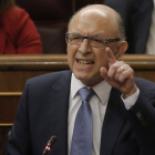 Cristóbal Montoro, en la sesión de control de este miércoles.-Foto: JOSÉ LUIS ROCA