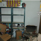 Butrón realizado en uno de los estancos atracados por la banda.-GUARDIA CIVIL