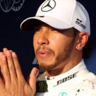 Lewis Hamilton y su Mercedes volvieron a ser muy superiores en los ensayos definitivos del GP de Australia, donde lograron la pole.-AFP / BRENDON RATNAYAKE