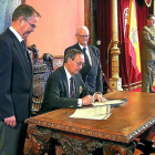 Acto de relevo de la Presidencia en el Salón del Trono del Palacio Real.-ICAL