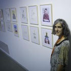 Sonia Pulido, ayer, en la sala Multiusos del LAVAjunto a algunas de las ilustraciones que fomrna parte de la exposición ‘Esto y auqello. También lo de más allá’.-PHOTOGENIC