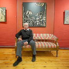 Paul Coupille posa junto a algunos de sus obras expuestas en la galería Rafael.-Miguel Ángel Santos