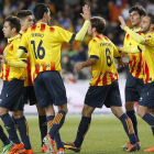 Varios jugadores, entre ellos el exblanquivioleta Valiente, celebran un gol de la selección catalana en un amistoso.-EM