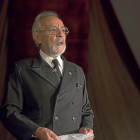 El actor José Luis Gómez mientras interpreta a Unamuno ayer en la USAL.-ICAL