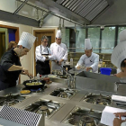 Instructores de escuelas de cocina del mundo, en el seminario de tapas celebrado por la EIC y el ICX en abril.-D.V