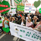 Participantes en la manifestación celebrada ayer en Valladolid por los centros de  Educación Especial.-J.M. LOSTAU