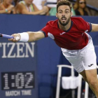 Marcel Granollers intenta recibir un servicio de Jo-Wilfried Tsonga en el Abierto de Estados Unidos en Nueva York.-AP / JULIO CORTEZ
