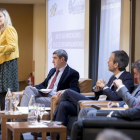 La consejera de Economía y Hacienda, Pilar del Olmo, clausura la jornada 'Brexit, sus implicaciones en el sector agroalimentario'. En la imagen, junto a Pablo Lago, director de El Mundo - Diario de Castilla y León.-ICAL