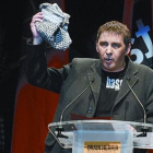 Arnaldo Otegi, en un acto celebrado en 2004 en el velódromo de Anoeta, recinto al que volverá cuatro días después de quedar en libertad.-ARCHIVO / VINCENT WEST