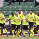 Alfaro (2º i.), Rodri (4º i.) y Bergdich (1º d.) celebran el gol al Elche.-LA LIGA