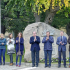 El presidente de la Junta, Juan Vicente Herrera, acompañado por el consejero José Antonio de Santiago-Juárez y otros cargos públicos.-ICAL