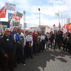Los trabajadores de Lauki se concentran en protesta por el anuncio de cierre de la empresa-ICAL
