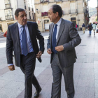 El consejero de Sanidad, Antonio Marí­a Sáez acompañado del delegado de la Junta, Manuel López-Ical