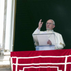 El papa Francisco, en la misa dominical, desde San Pedro de El Vaticano.-AP
