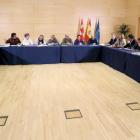 Representantes de las plataformas en defensa del sistema público de pensiones de las distintas provincias de Castilla y León se reúnen con los grupos políticos de las Cortes para exponerles sus reivindiaciones-ICAL