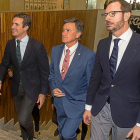 Pablo Casado, Francisco Vázquez y Javier Maroto, el día de la toma de posesión de Alfonso Fernández Mañueco.-ICAL