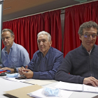Cecilio Vadillo, Alfonso Peña y José Luis Lara, miembros de la plataforma del soterramiento. PHOTOGENIC/ JOSÉ C, CASTILLO