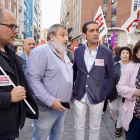 El sector de limpiezas de Valladolid se concentró para manifestar su rechazo ante la última propuesta presentada por las asociaciones empresariales del sector en la negociación del convenio de limpieza de edificios y locales.