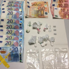 Dinero y sustancias incautadas.-EL MUNDO