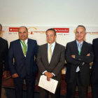 El consejero delegado de Osborne, Ignacio Osborne (D); el presidente del Grupo Siro, Juan Manuel González Serna (I); el presidente de Europac, José Miguel Isidro (2D); el presidente de Chocolates Valor, Pedro López (2I), y el director general del Institut-Ical