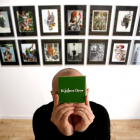 El artista vallisoletano Cless frente a los collages expuestos por primera vez en Valladolid en la galería La Atómica tras otras muestras internacionales-ICAL