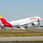 Un avión de la aerolínea española Iberia.-EL PERIÓDICO