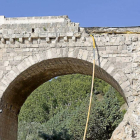 Primer ojo del puente junto al derrumbe, donde comenzó la instalación de los primeros arneses.-Pablo Requejo
