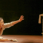 La actriz Rosa Manzano interpretando a Santa Teresa   de Jesús en la obra Teresa, miserere gozoso.-E.M.