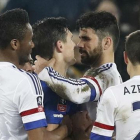 El delantero hispanobrasileño monta otro lío durante el partido de cuartos de la FA Cup entre el Everton y el Chelsea, que quedó eliminado.-REUTERS