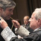 Enrique López (izquierda), en su toma de posesión como magistrado del Tribunal Constitucional, en junio del 2013.-EFE / KOTE RODRIGO