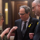 Quim Torra conversa con Elsa Artadi y Eduard Pujol, este viernes en el Parlament  /-EFE/QUIQUE GARCÍA