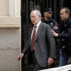 Arrestado 8 Rato sale de su despacho, el 17 de abril pasado, un día después de su detención.-JOSÉ LUIS ROCA