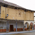 Antiguo hospital de la Vera Cruz de Villalón en la plaza San Juan.-E. M.