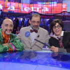 Tomás San Bartolomé, concursante de 'Pasapalabra', entre Félix Álvarez y Angy.-Foto: MEDIASET