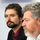 El procurador de IU-Equo, José Sarrión y el diputado de Euo por Unidos Podemos, Juan López de Uralde.-ICAL