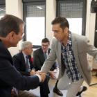 El secretario general de CCOO Castilla y León, Vicente Andrés, saluda al presidente del CES, Germán Barrios (I), antes de inaugurar un Seminario Internacional sobre Diálogo Social-ICAL