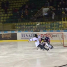 Peter Sagan no controló demasiado bien la fuerza al lanzar y acabó en el hielo.-