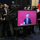 Una pantalla muestra al presidente chino Xi Jinping en la ceremonia de inauguración del gasoducto siberiano.-EFE/EPA/MICHAEL KLIMENTYEV / SPUTNIK / KREMLIN POOL