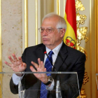 El ministro de Exteriores, Josep Borrell, en una rueda de prensa en Lisboa.-EFE