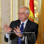 El ministro de Exteriores, Josep Borrell, en una rueda de prensa en Lisboa.-EFE