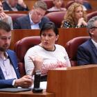 El portavoz del Grupo Socialista, Luis Tudanca, conversa con la procuradora socialista Ana Sánchez, durante el Pleno de las Cortes de Castilla y León-ICAL