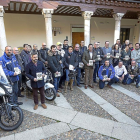 Miembros de Motorclub y de la Diputación de Valladolid presentan la guía.-MIGUEL Á. SANTOS (PHOTOGENIC)